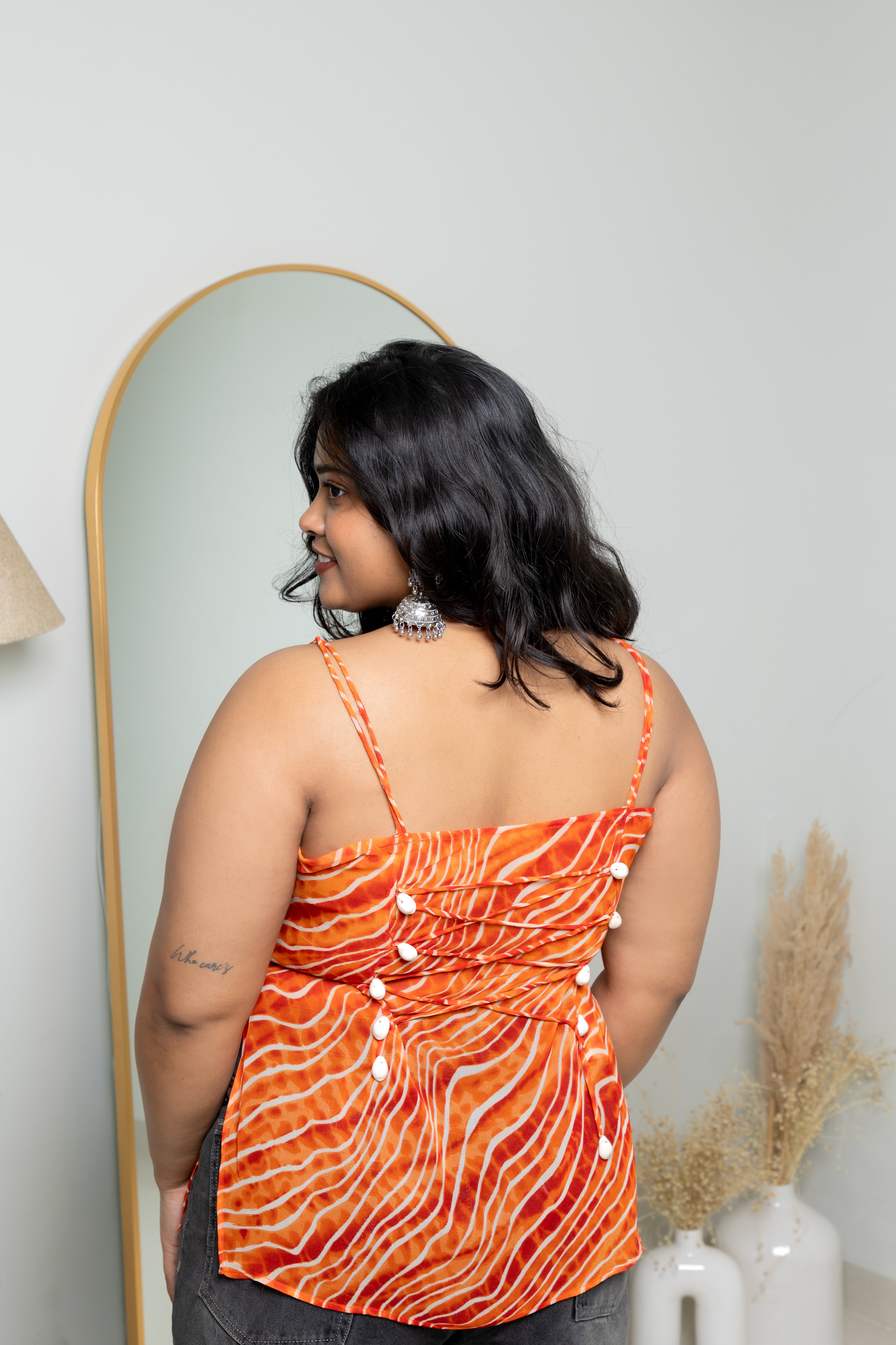 Narangi Leher Halter Top