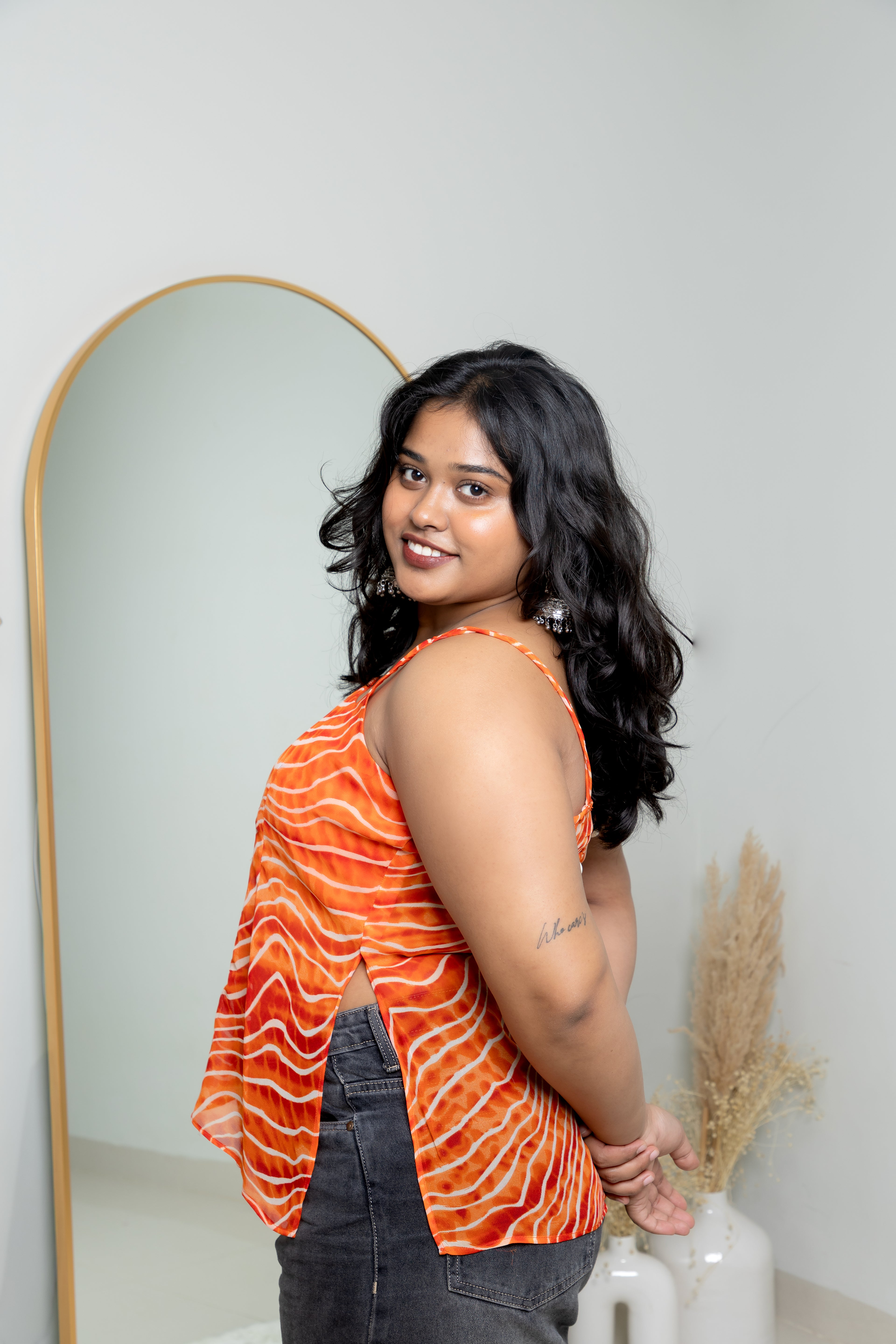 Narangi Leher Halter Top